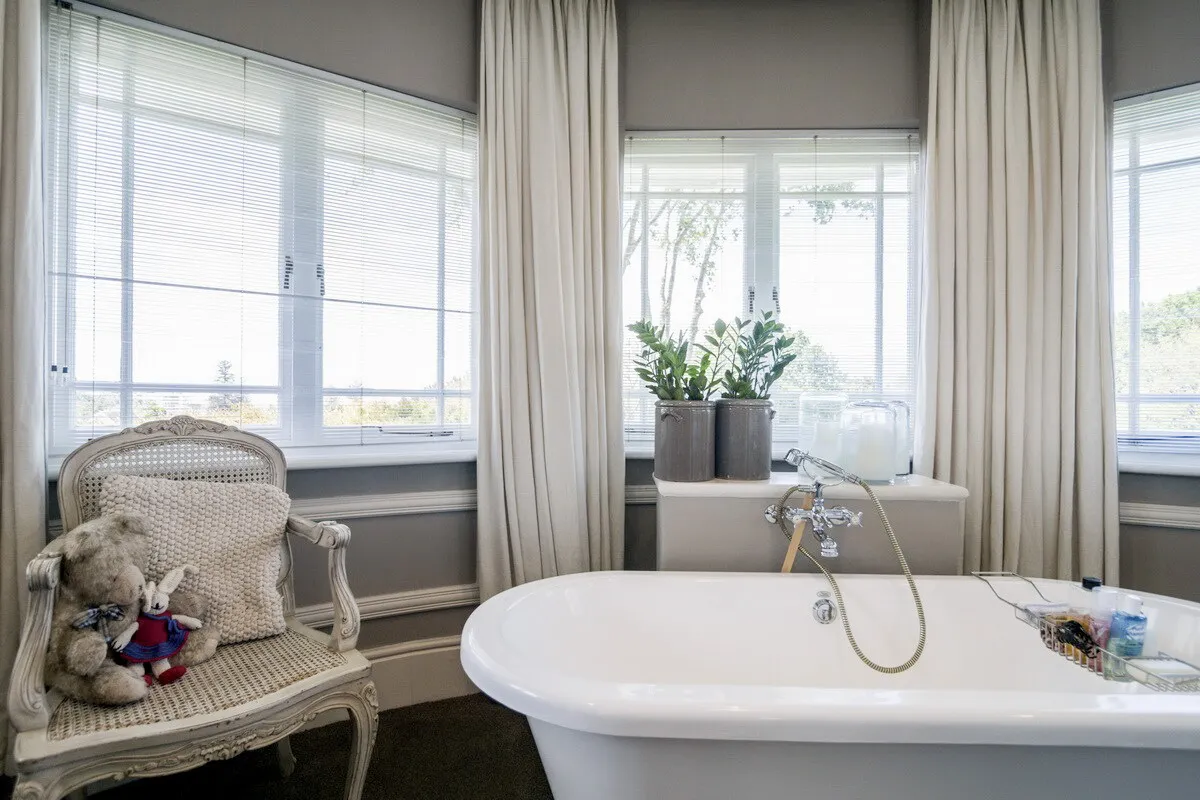Furnished holiday apartment with pool in Cape Town